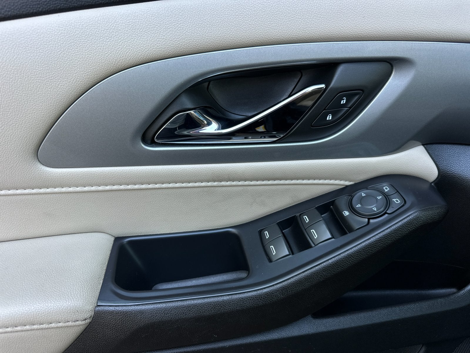 2022 Chevrolet Traverse LS w/1FL