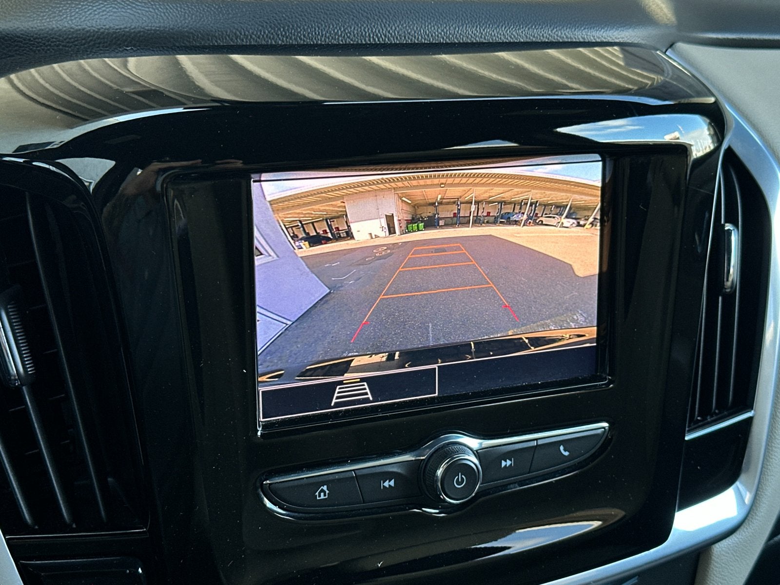 2022 Chevrolet Traverse LS w/1FL