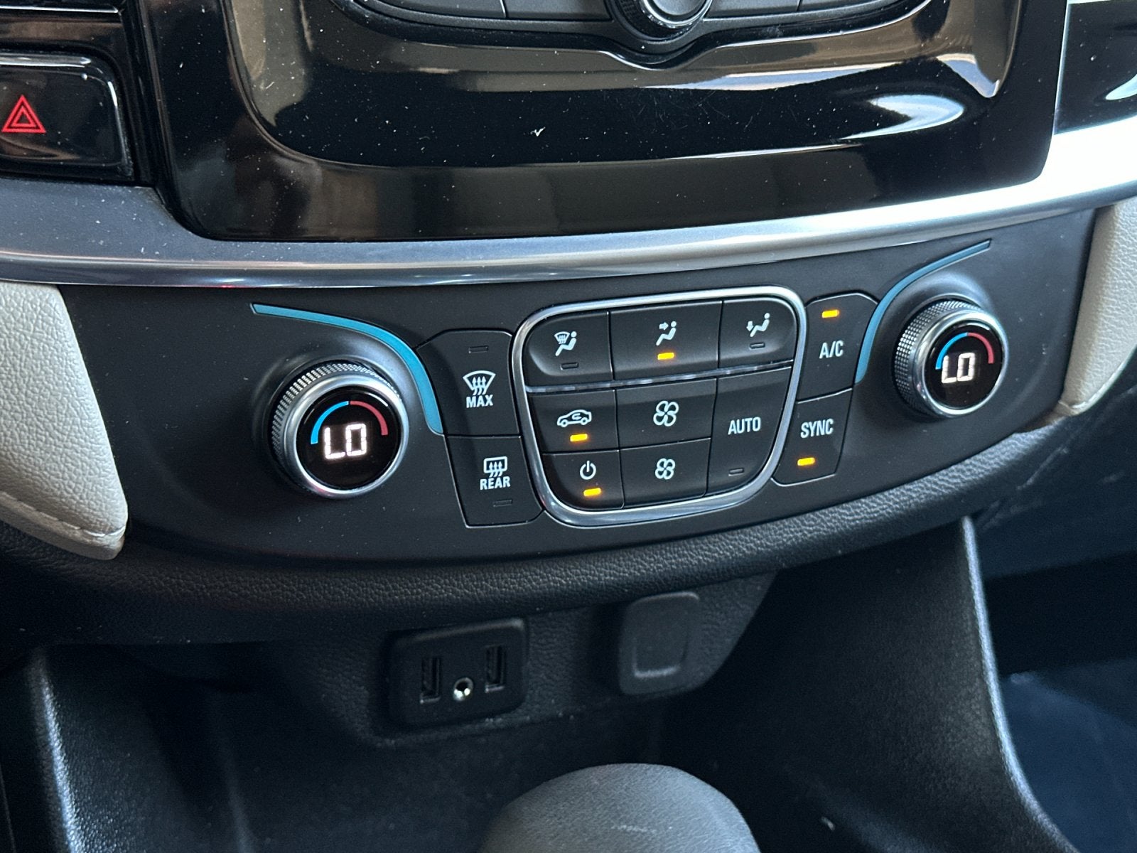 2022 Chevrolet Traverse LS w/1FL