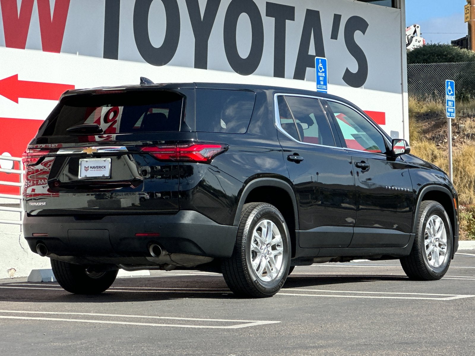 2022 Chevrolet Traverse LS w/1FL