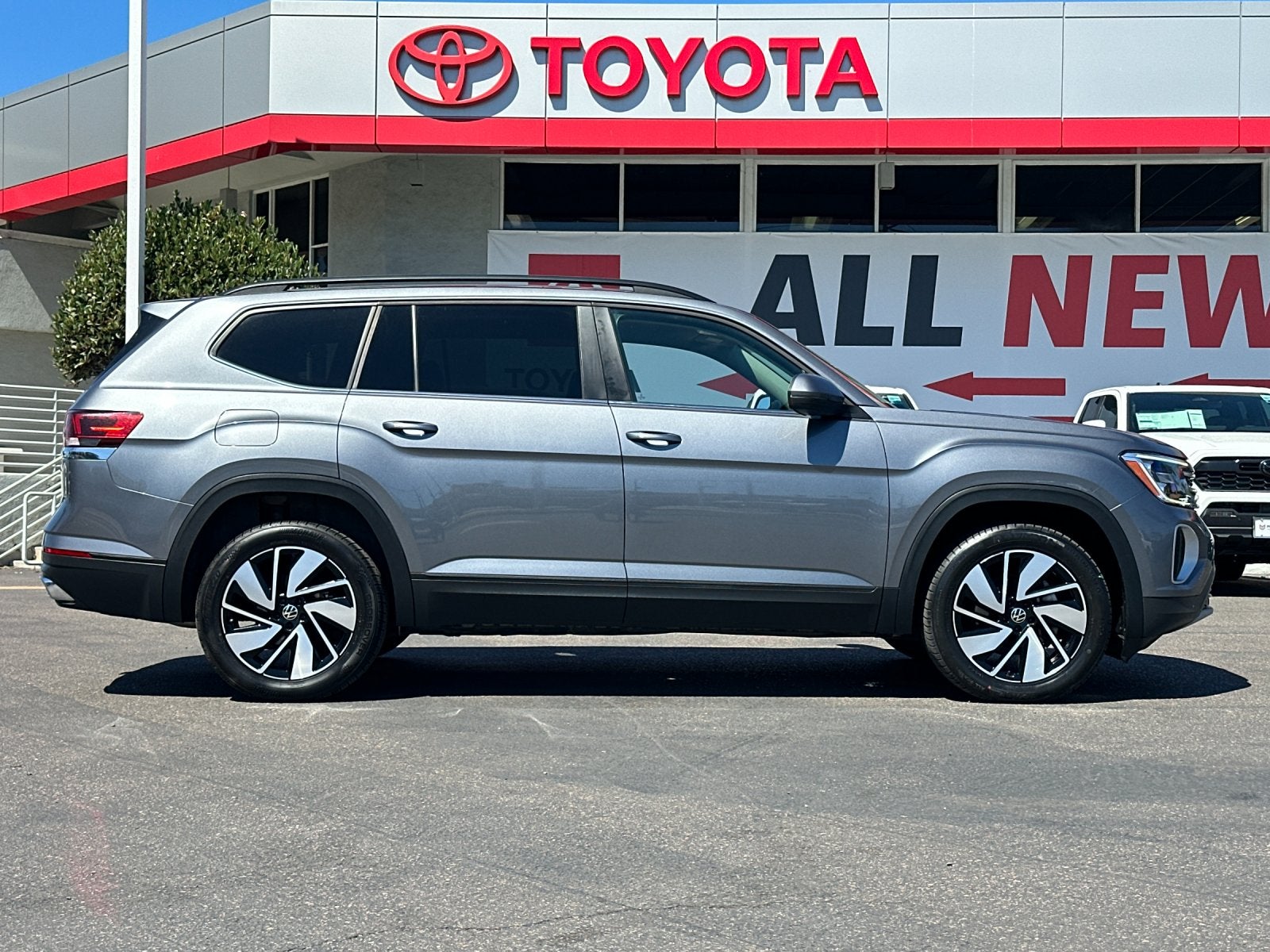 2025 Volkswagen Atlas 2.0T SE w/Technology
