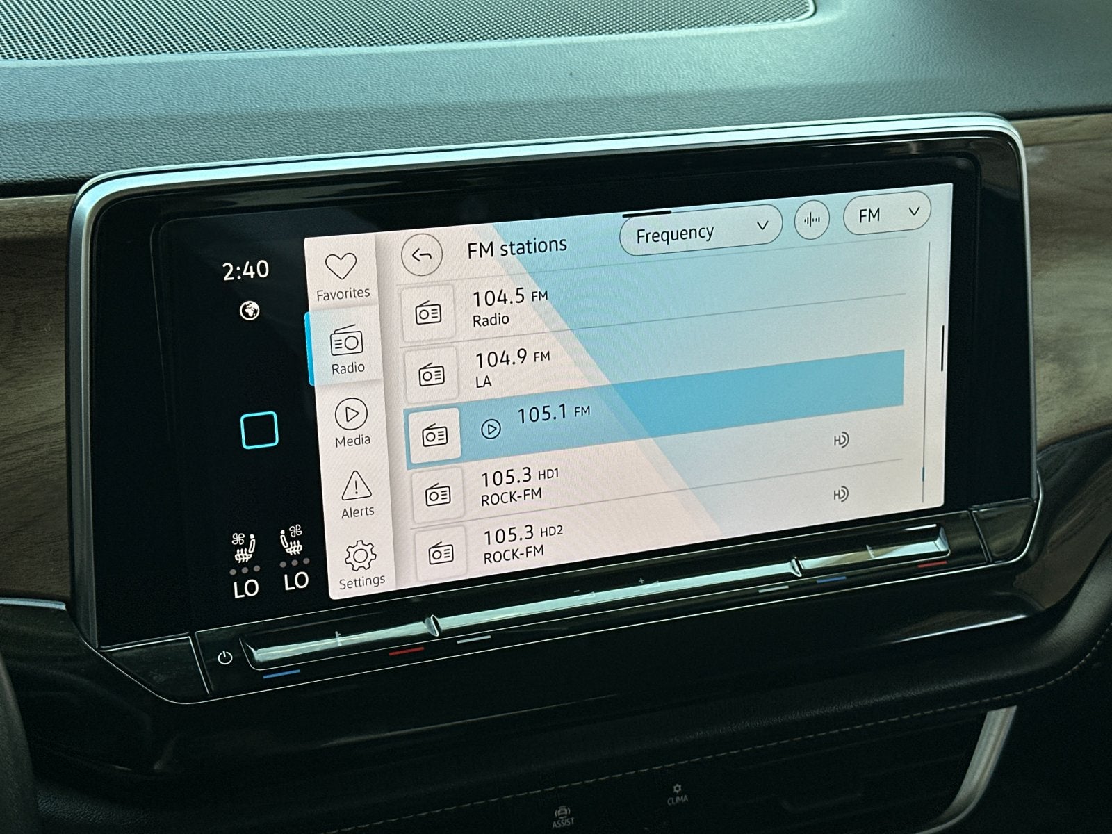 2024 Volkswagen Atlas 2.0T SE w/Technology