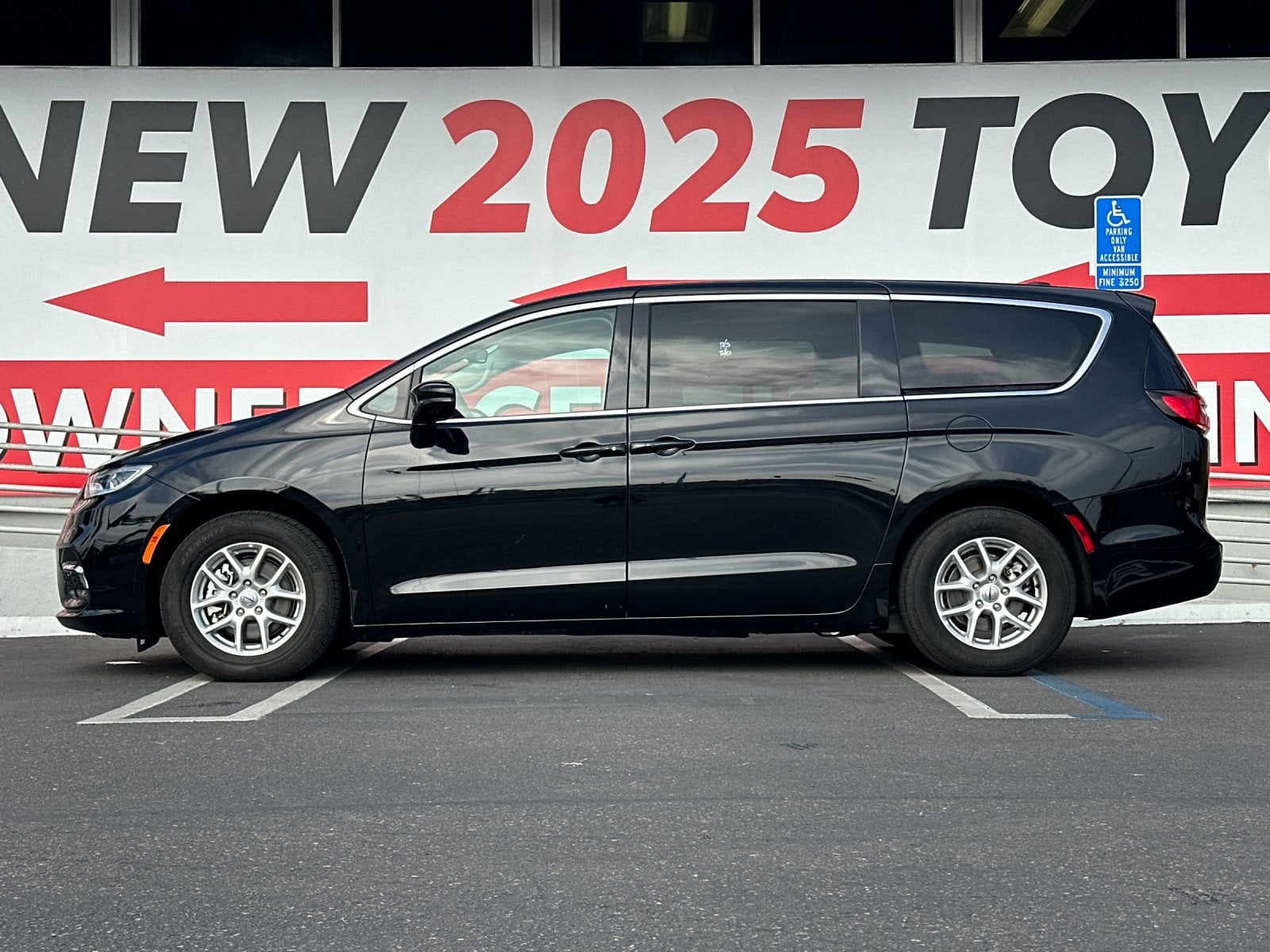 2024 Chrysler Pacifica Touring L