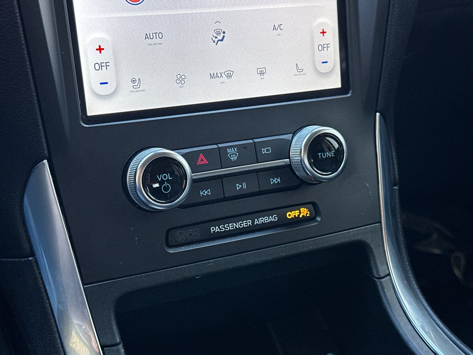 2024 Ford Edge Titanium