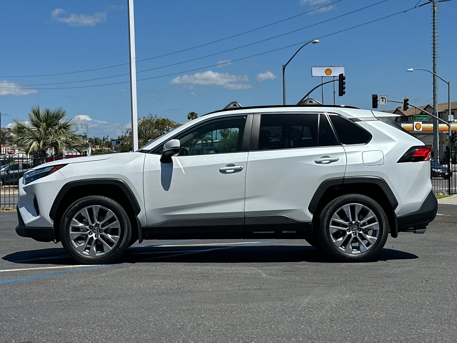 2025 Toyota RAV4 XLE Premium
