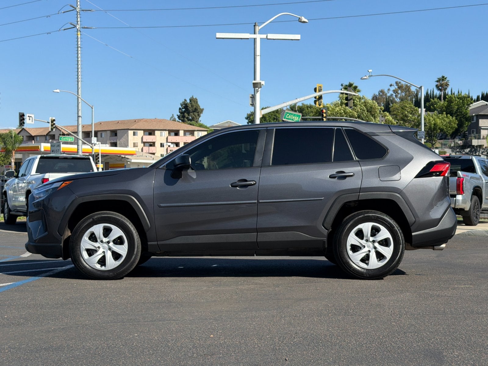 2025 Toyota RAV4 LE