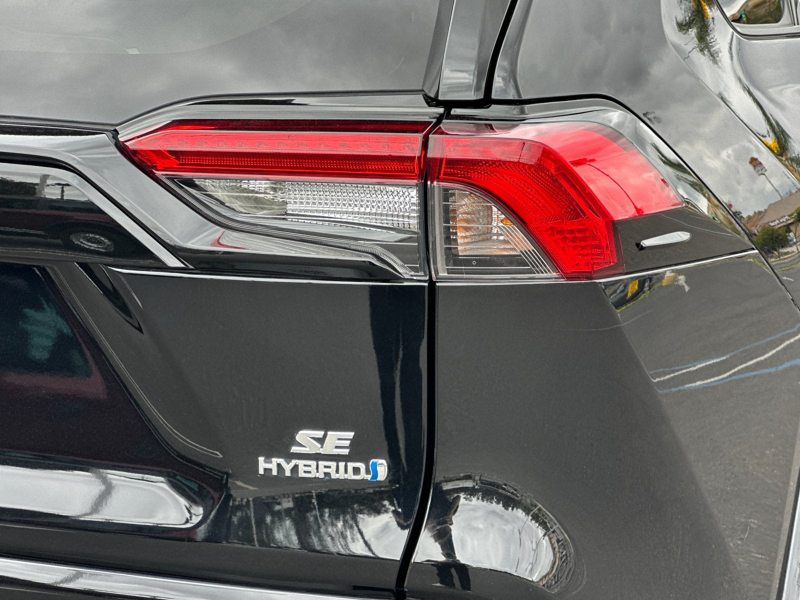 2022 Toyota RAV4 Hybrid SE