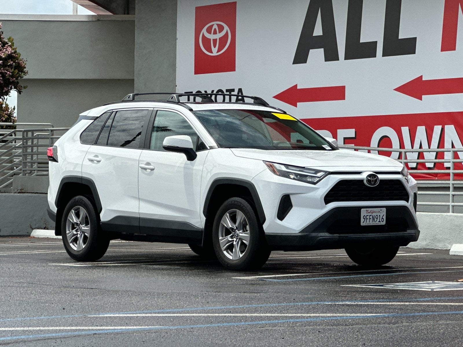 2023 Toyota RAV4 XLE