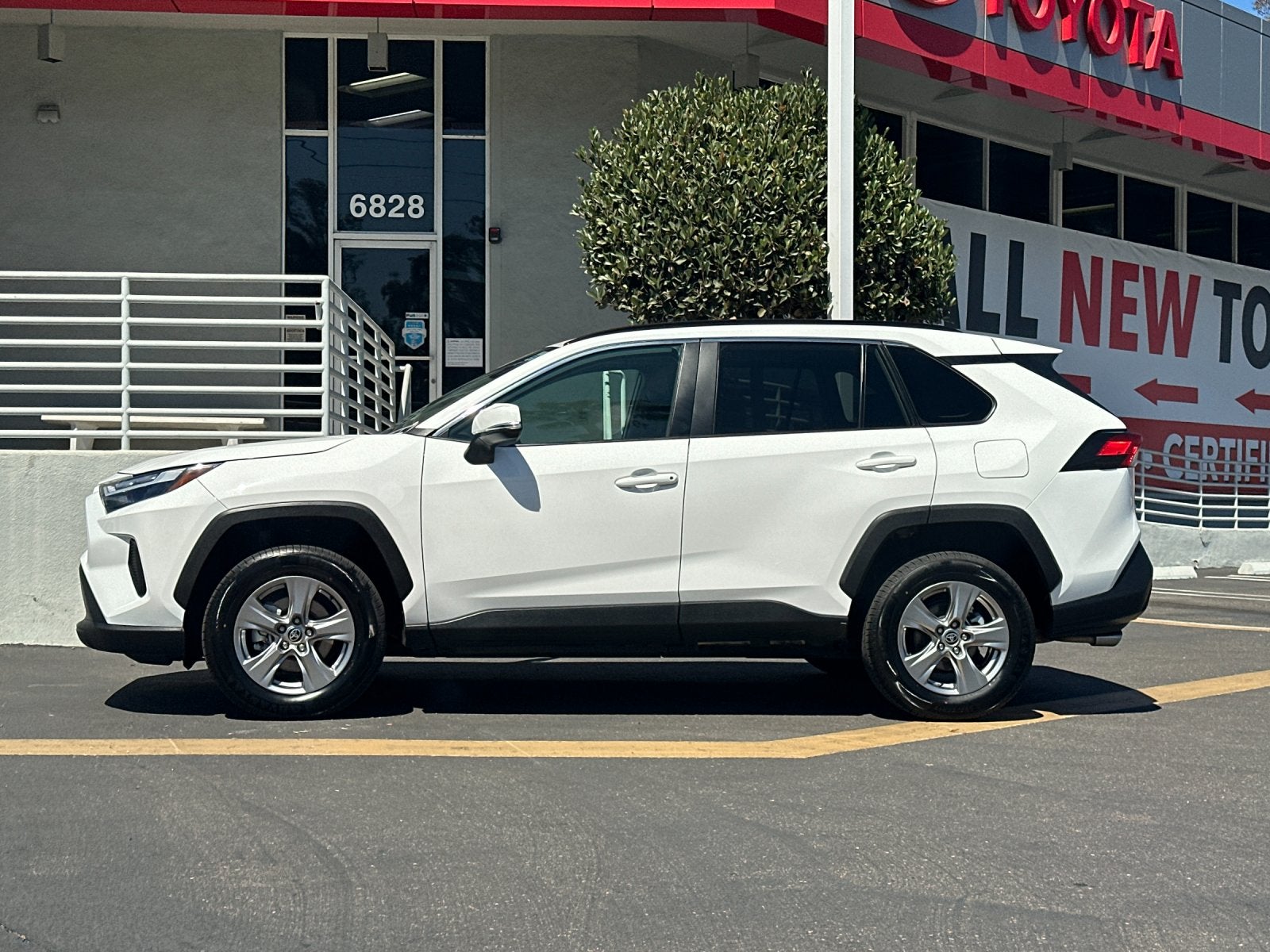 2025 Toyota RAV4 XLE
