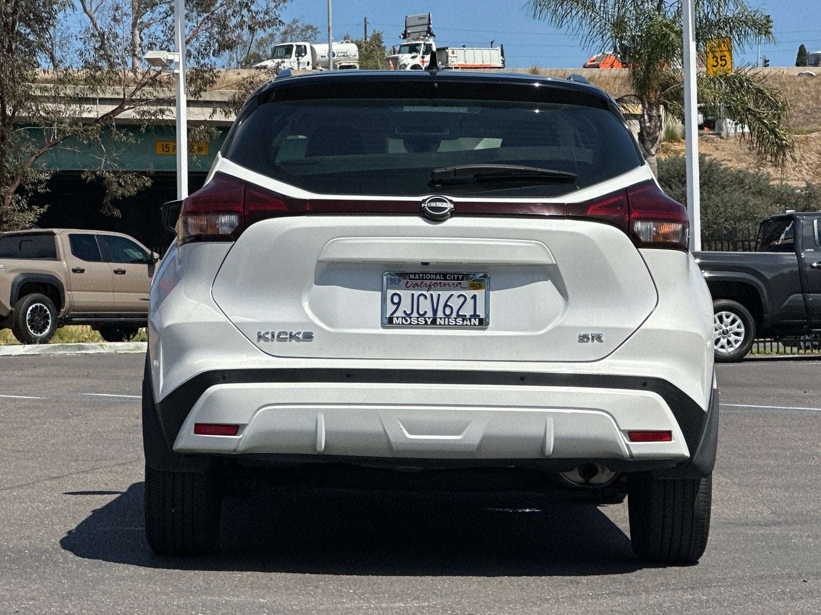 2023 Nissan Kicks SR