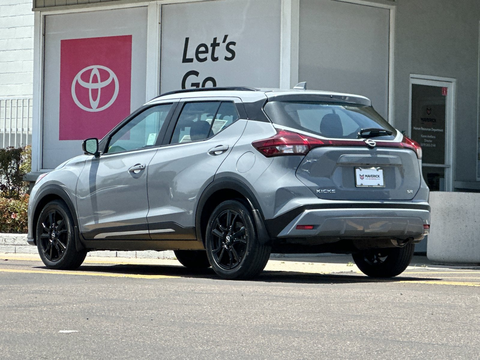 2023 Nissan Kicks SR