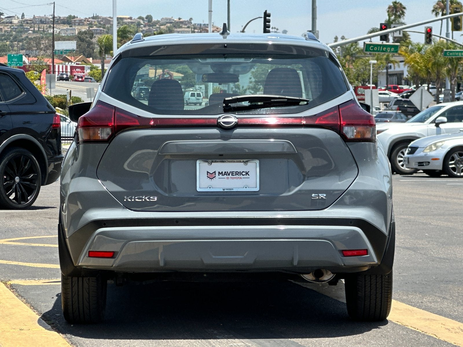 2023 Nissan Kicks SR