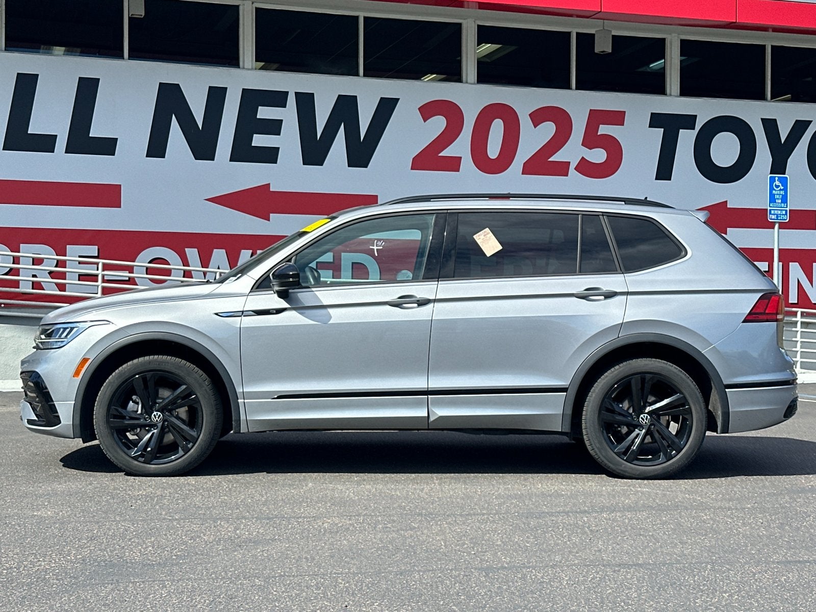 2023 Volkswagen Tiguan 2.0T SE R-Line Black
