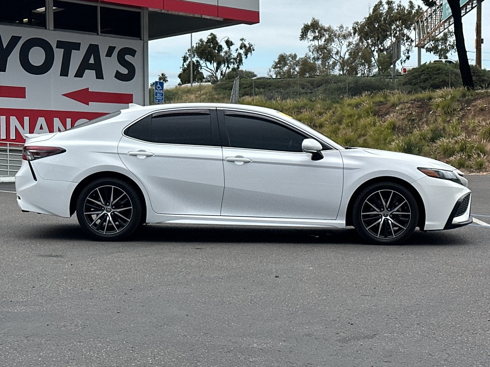 2022 Toyota Camry SE