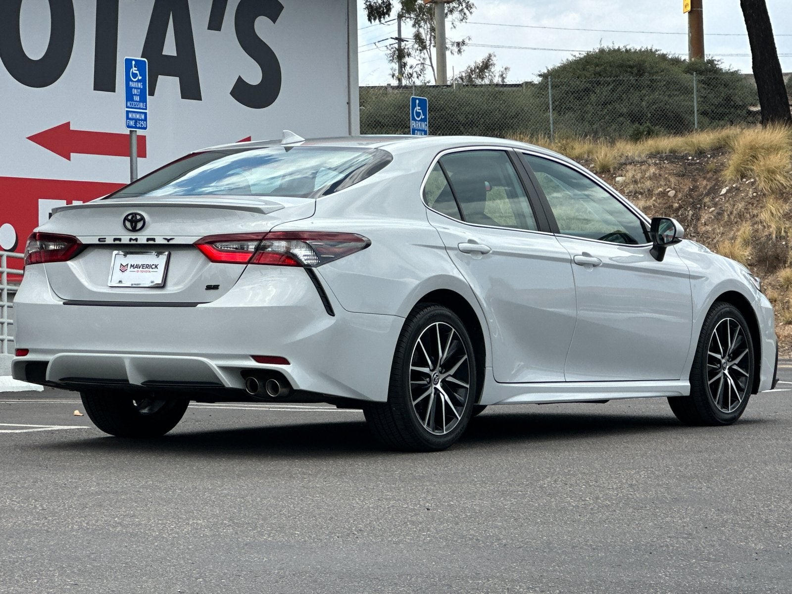 2024 Toyota Camry SE
