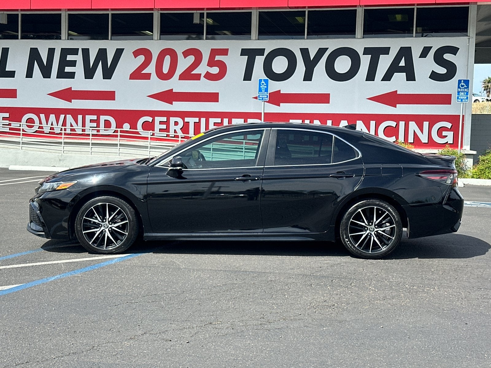 2022 Toyota Camry SE