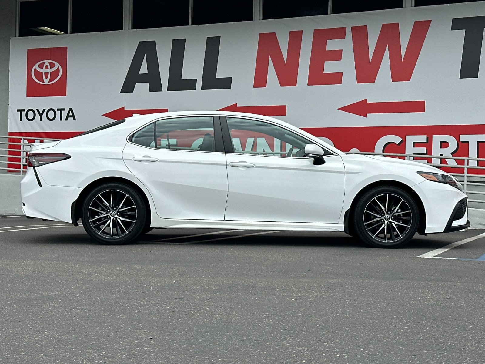 2024 Toyota Camry SE