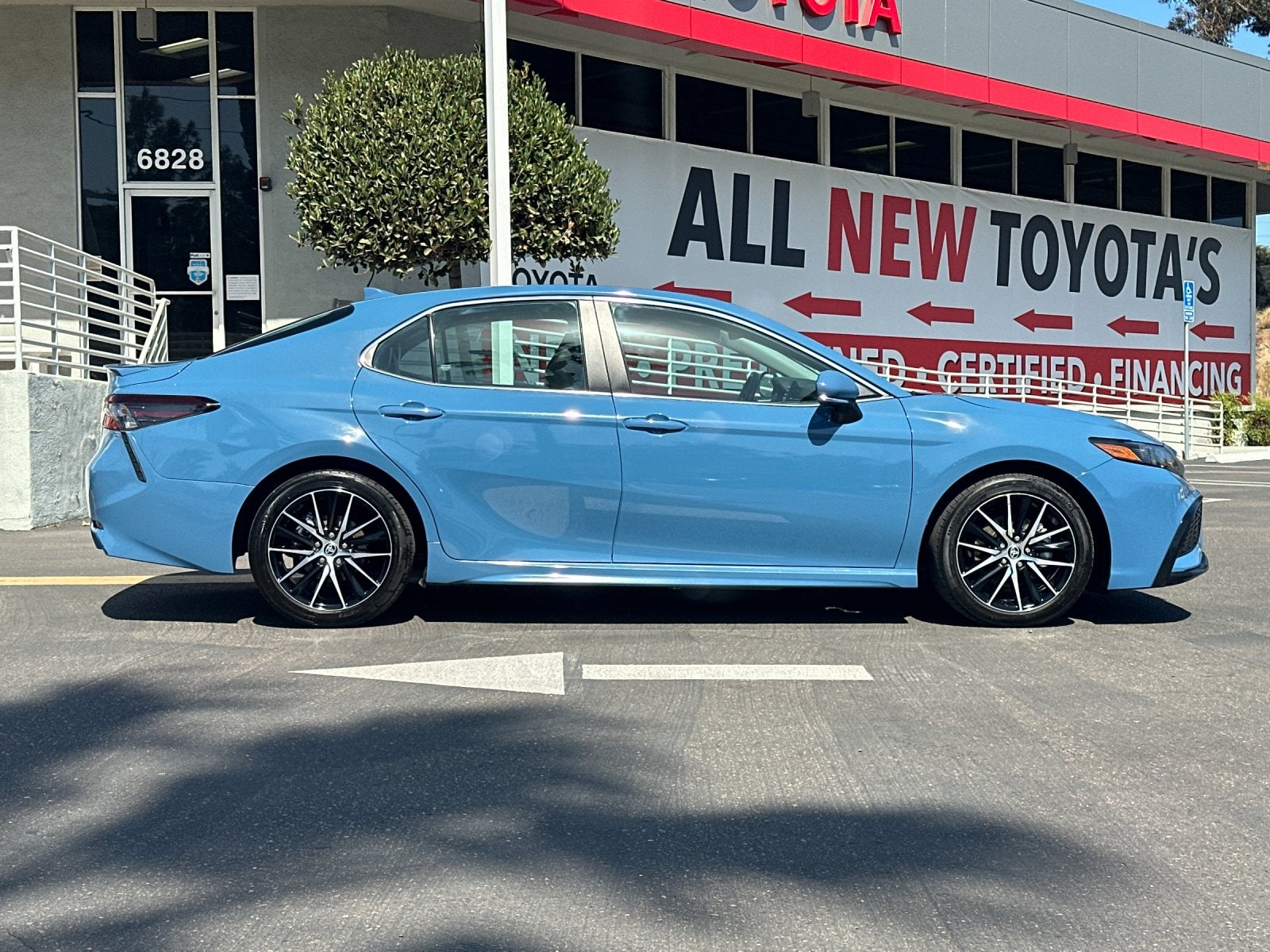 2024 Toyota Camry Hybrid SE