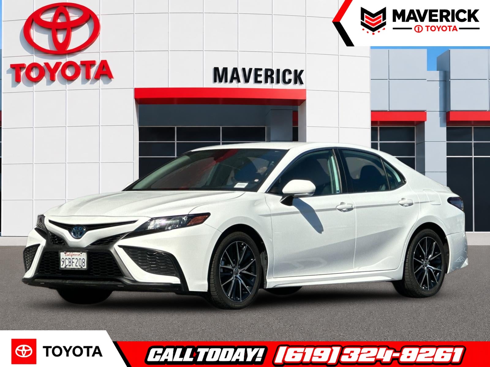 2022 Toyota Camry Hybrid SE