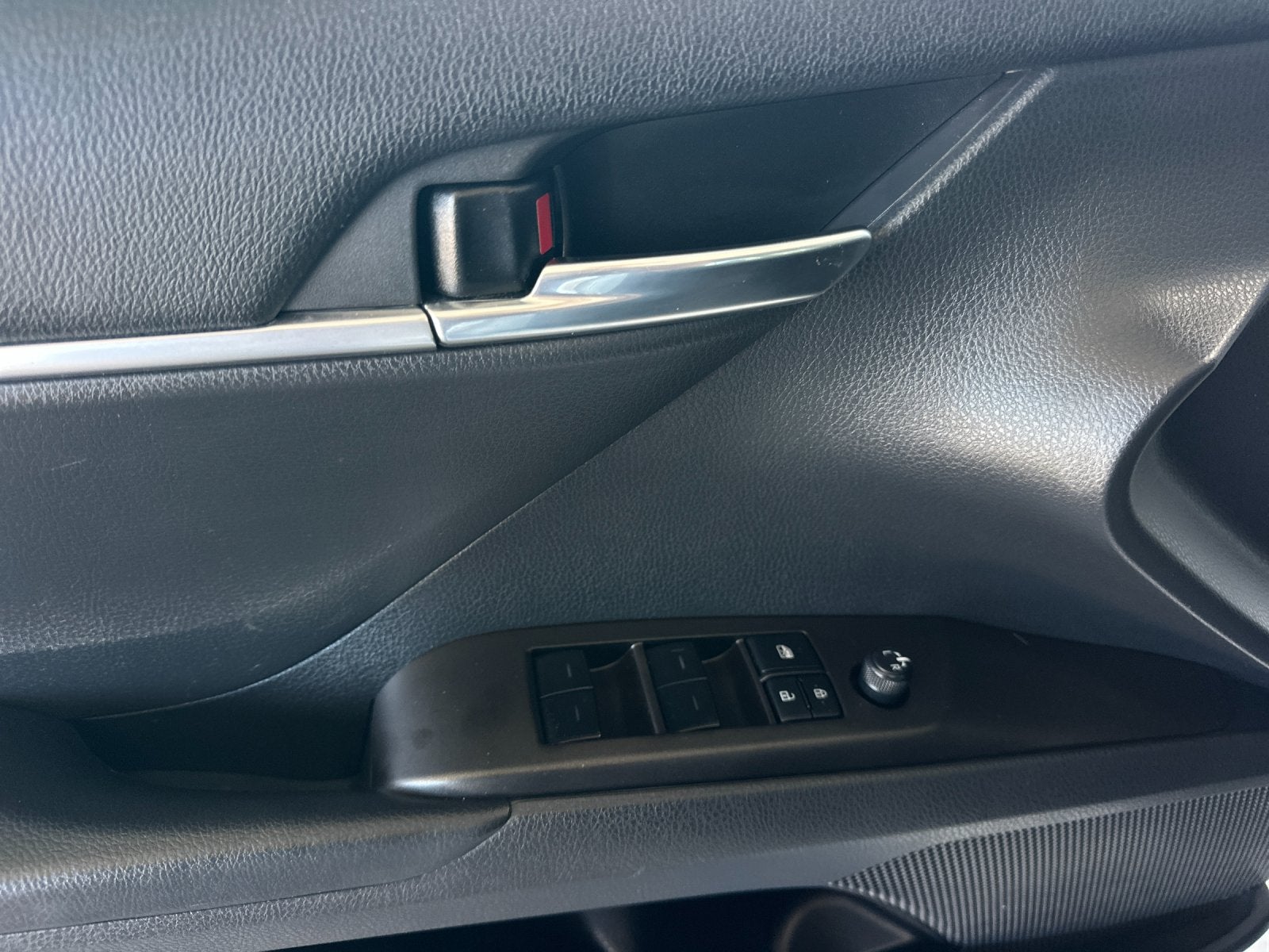 2022 Toyota Camry Hybrid SE