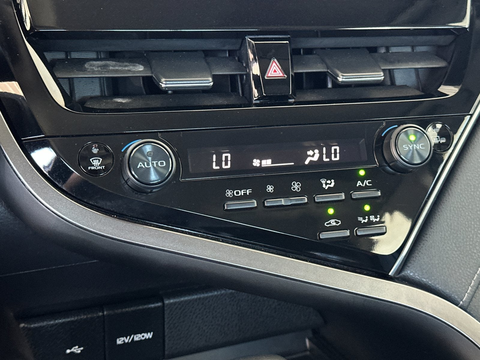 2022 Toyota Camry Hybrid SE