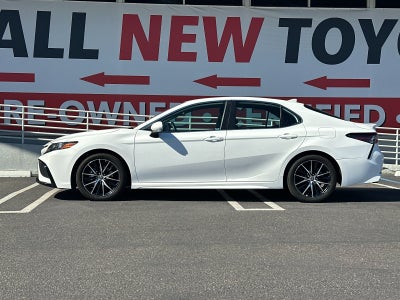 2022 Toyota Camry Hybrid SE