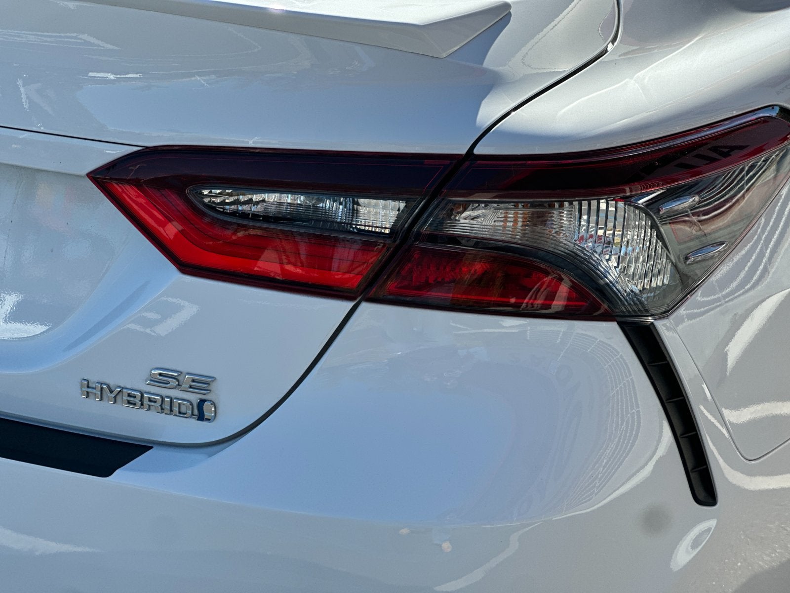 2022 Toyota Camry Hybrid SE