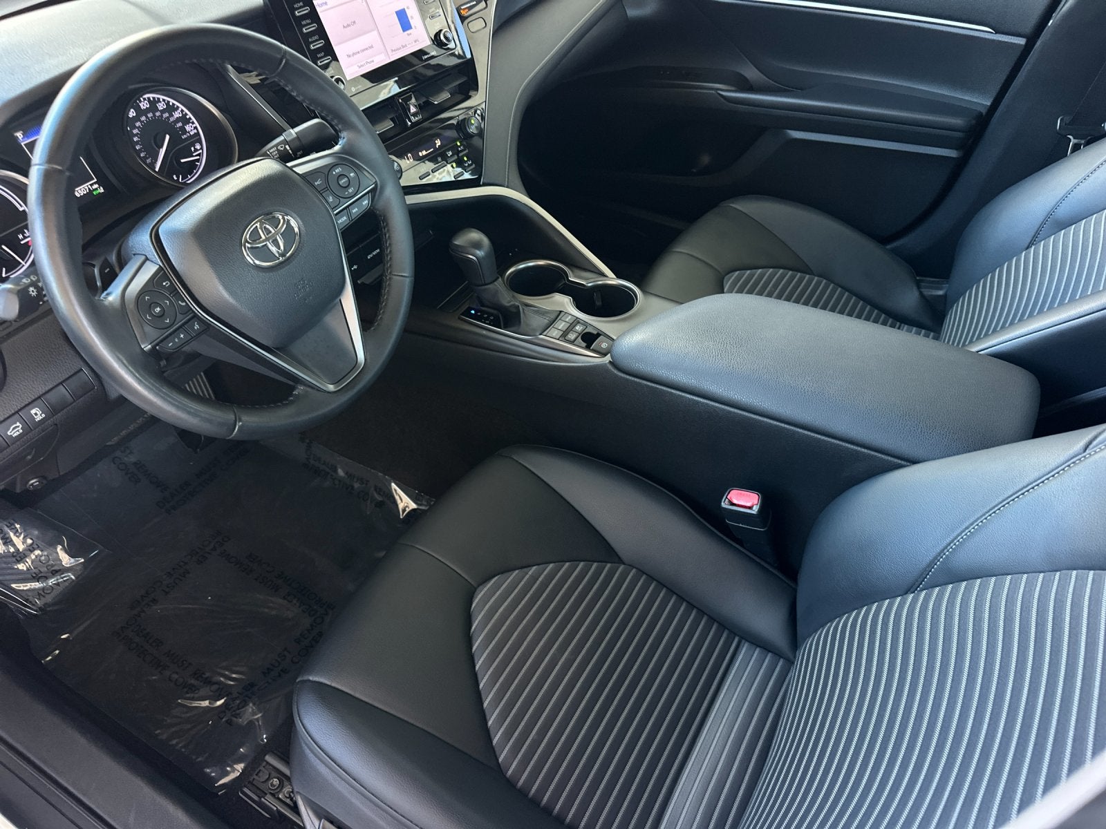 2022 Toyota Camry Hybrid SE