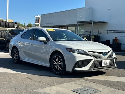 2022 Toyota Camry Hybrid SE