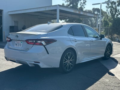 2022 Toyota Camry Hybrid SE