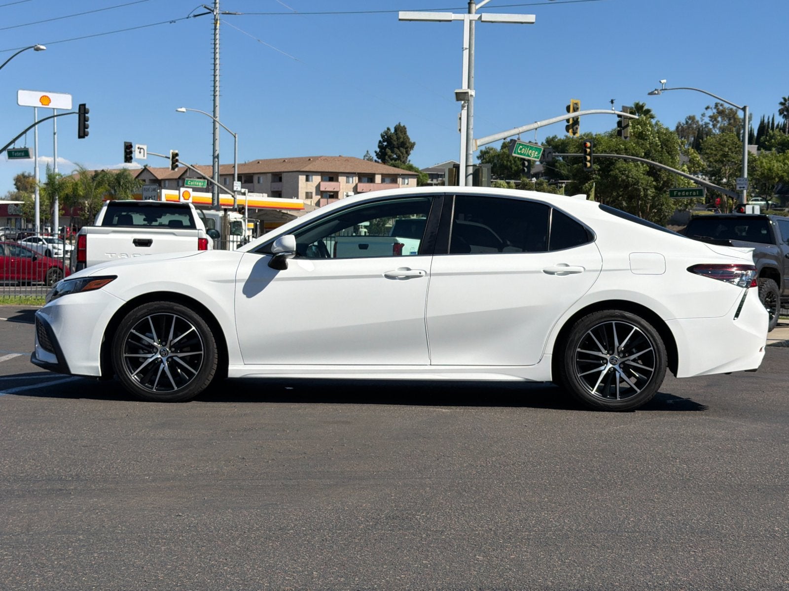 2024 Toyota Camry Hybrid SE