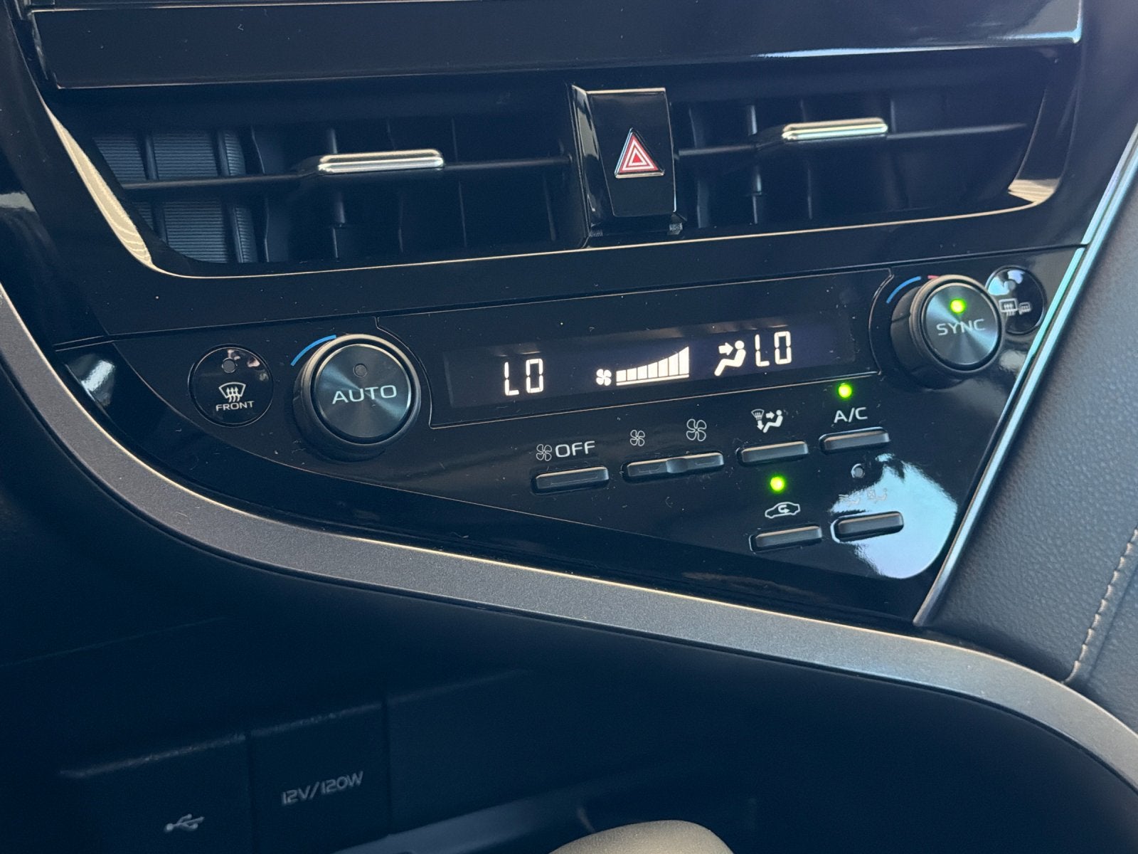 2024 Toyota Camry Hybrid SE