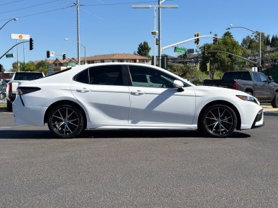 2024 Toyota Camry Hybrid SE