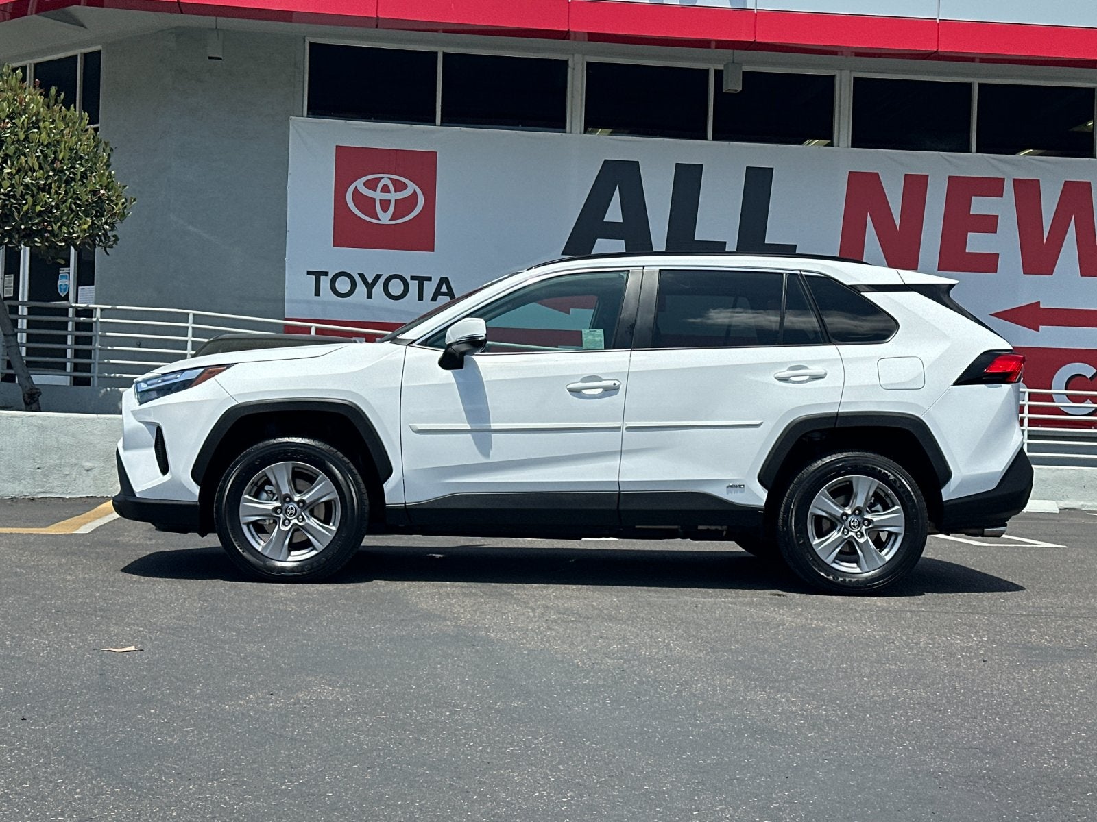2024 Toyota RAV4 Hybrid LE