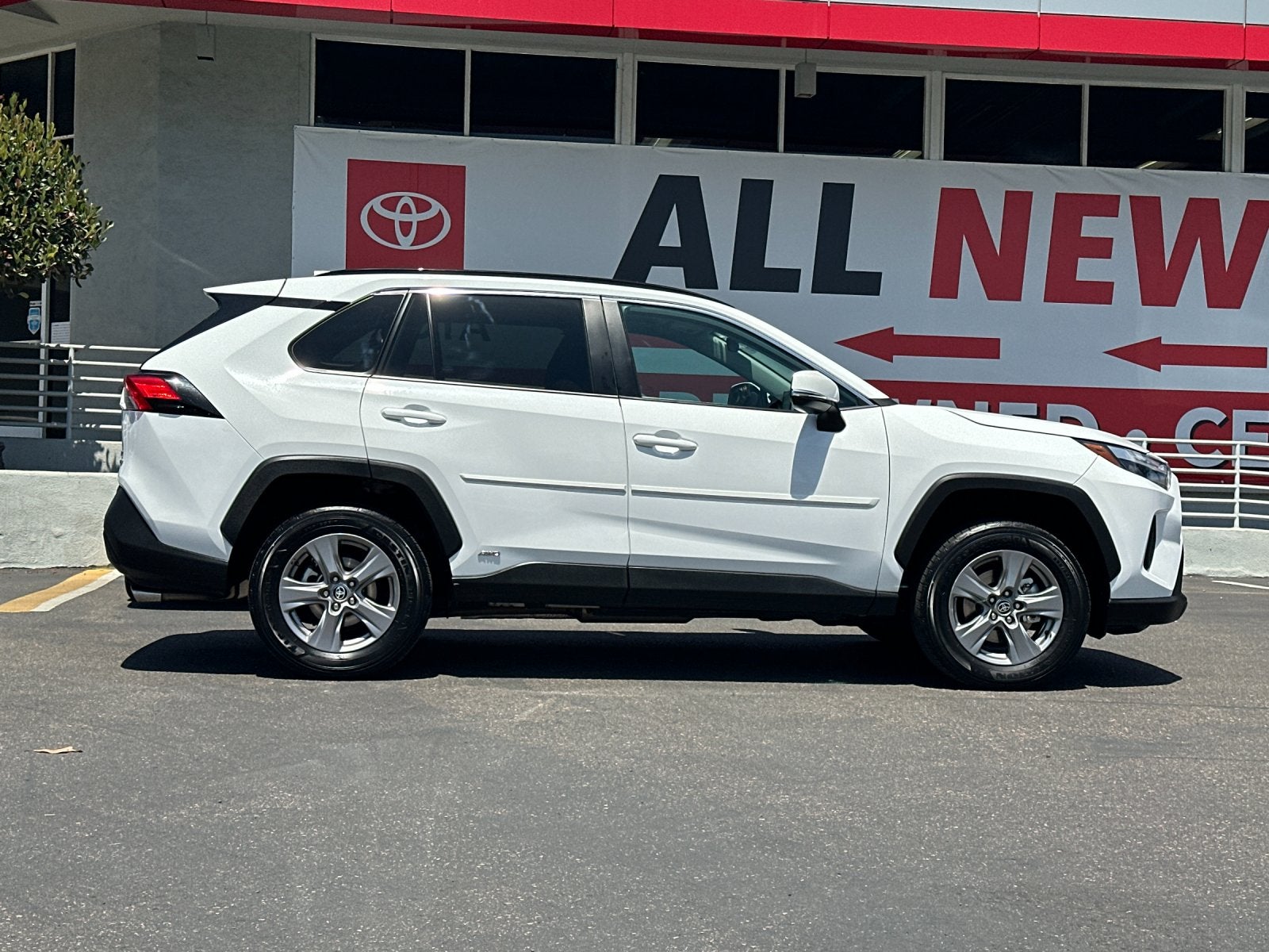 2024 Toyota RAV4 Hybrid LE