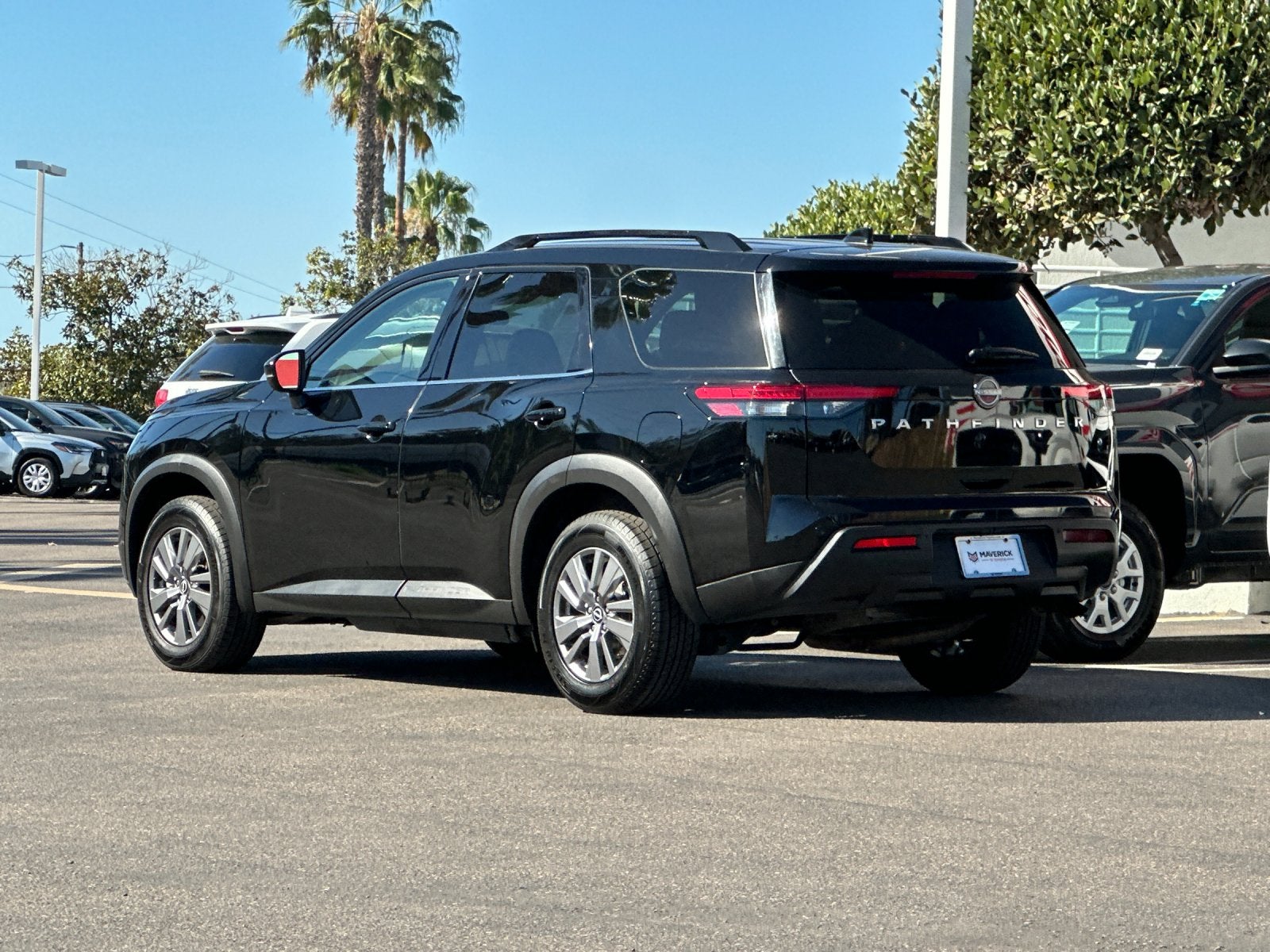 2025 Nissan Pathfinder SV