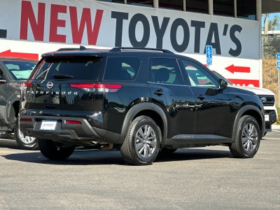 2025 Nissan Pathfinder SV