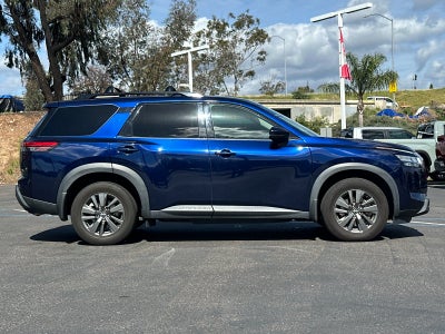 2022 Nissan Pathfinder SV