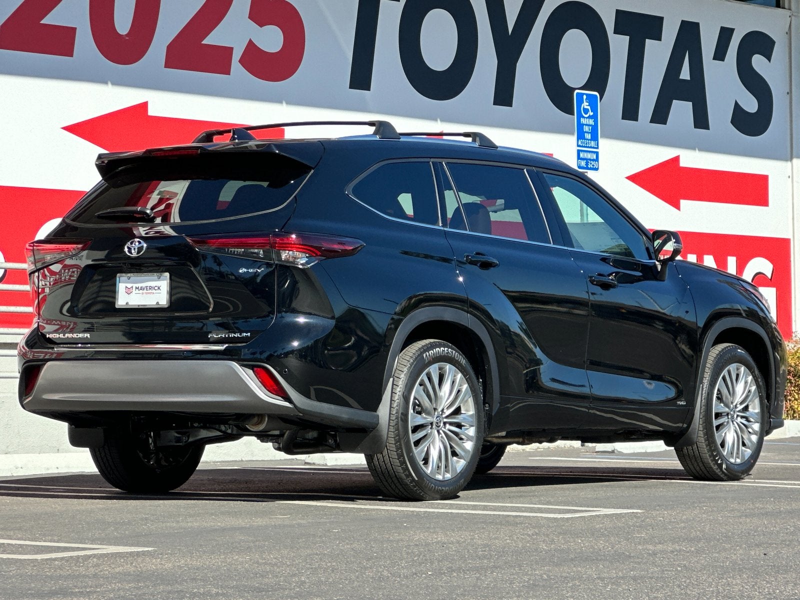 2026 Toyota Highlander Hybrid Platinum