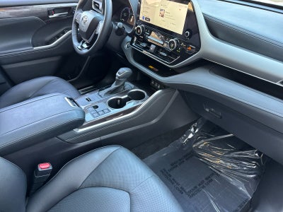 2026 Toyota Highlander Hybrid Platinum