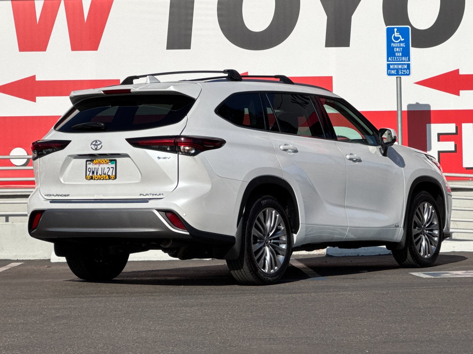 2026 Toyota Highlander Hybrid Platinum