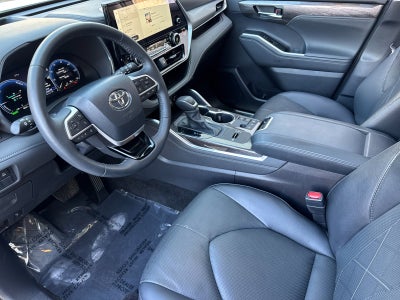 2026 Toyota Highlander Hybrid Platinum