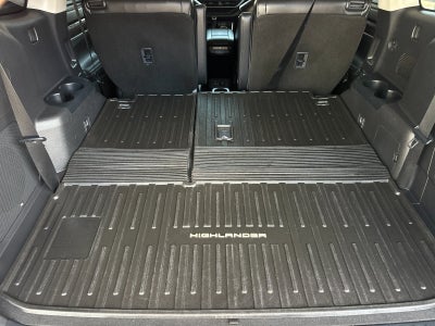 2023 Toyota Highlander Hybrid Platinum