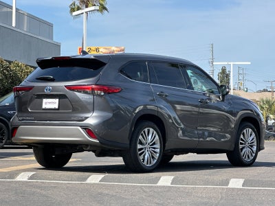 2023 Toyota Highlander Hybrid Platinum