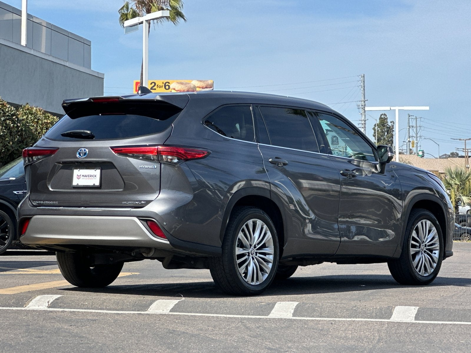 2023 Toyota Highlander Hybrid Platinum