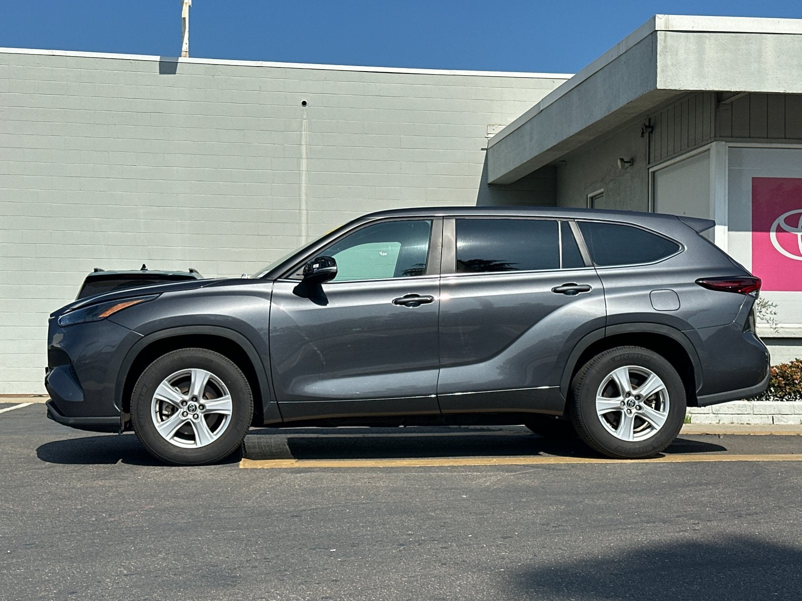 2025 Toyota Highlander LE