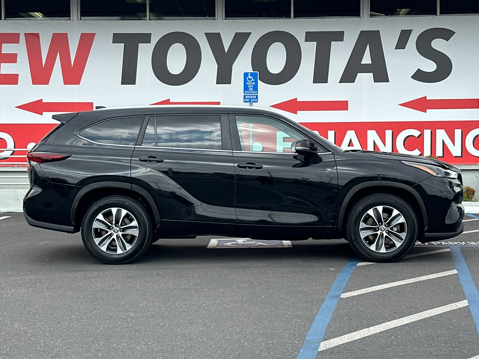 2024 Toyota Highlander XLE