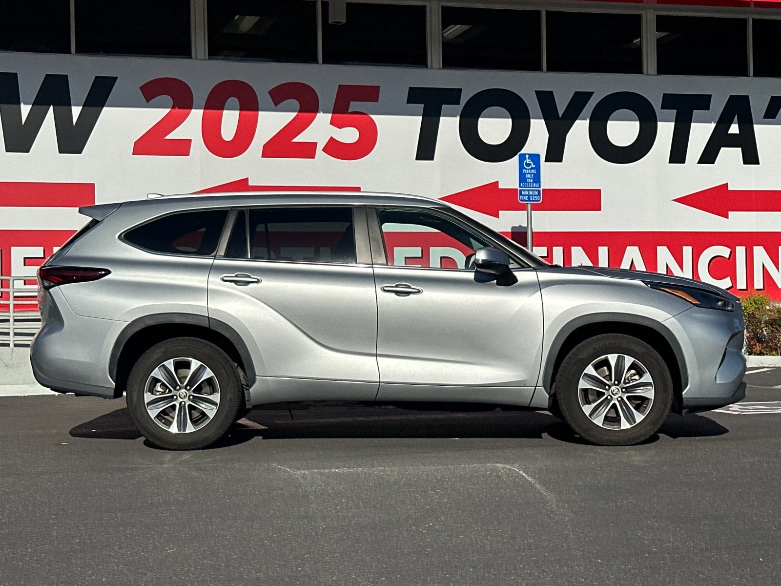 2024 Toyota Highlander XLE