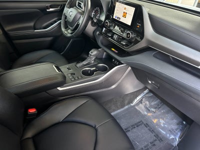 2025 Toyota Highlander XLE