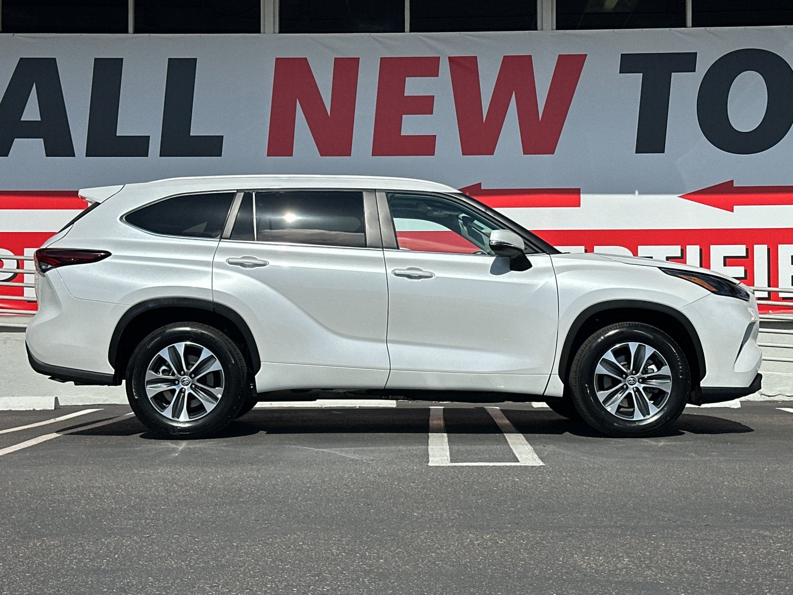 2025 Toyota Highlander XLE